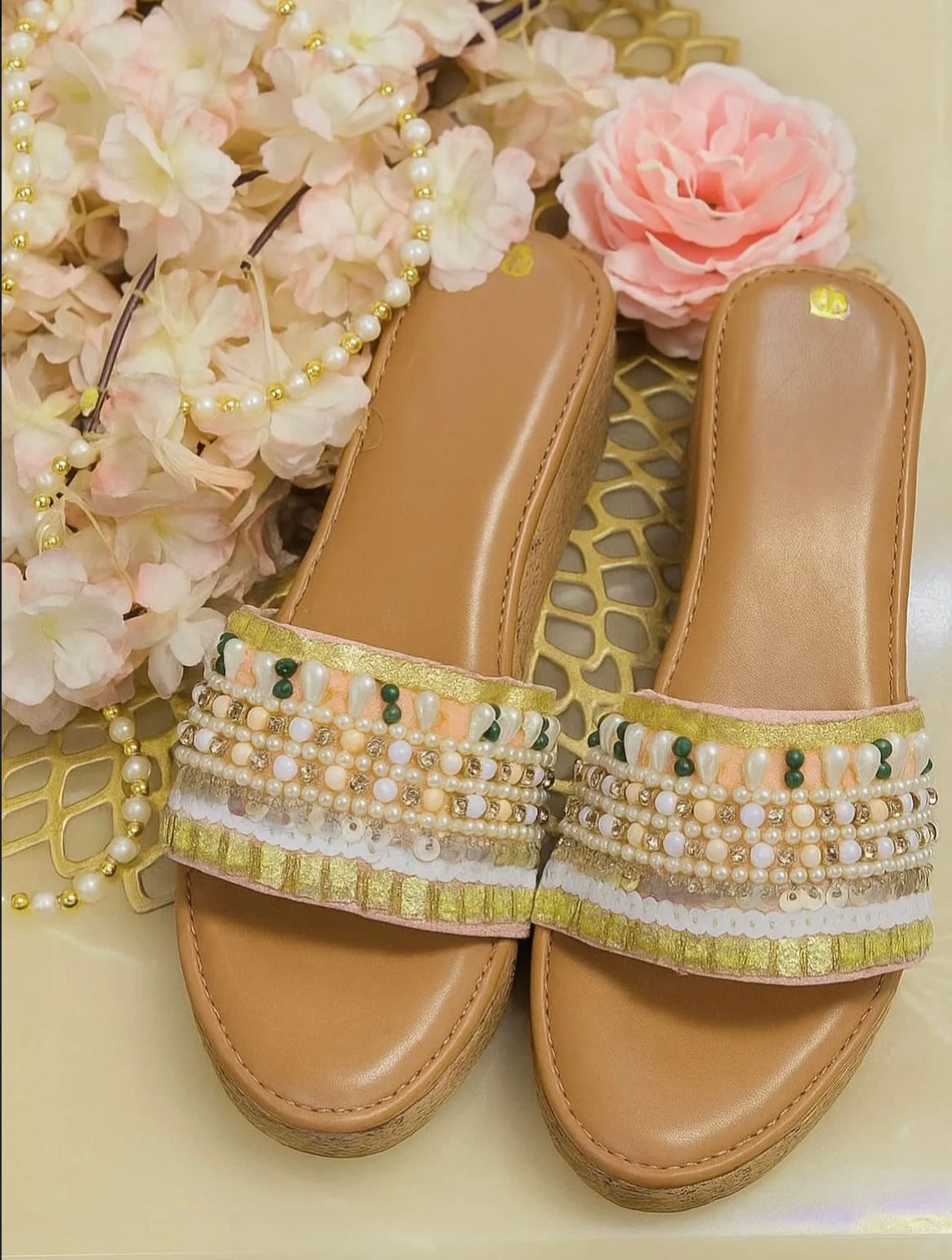 PEARL PETAL WEDGES
